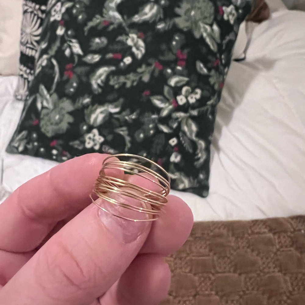 Handmade Elegant Gold Wire Ring